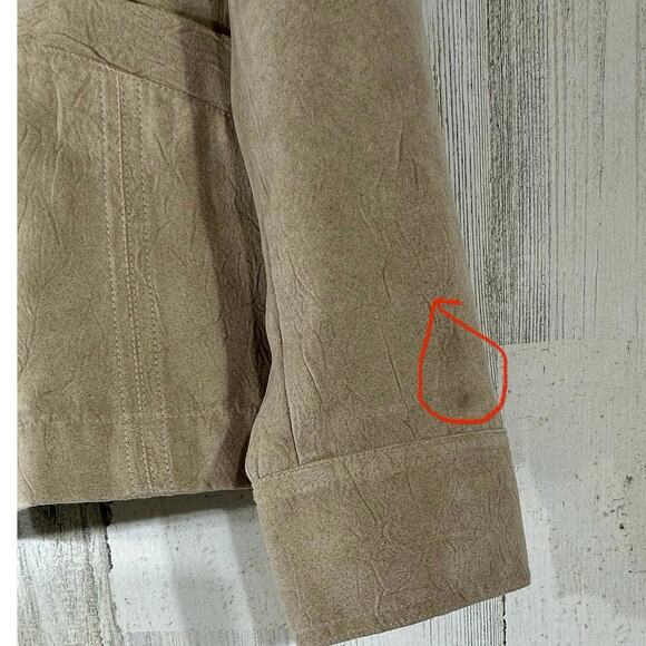 Chicos Faux Suede Jacket Size 1 Medium Tan Soft Button Placket Faux Pockets READ - Picture 10 of 11